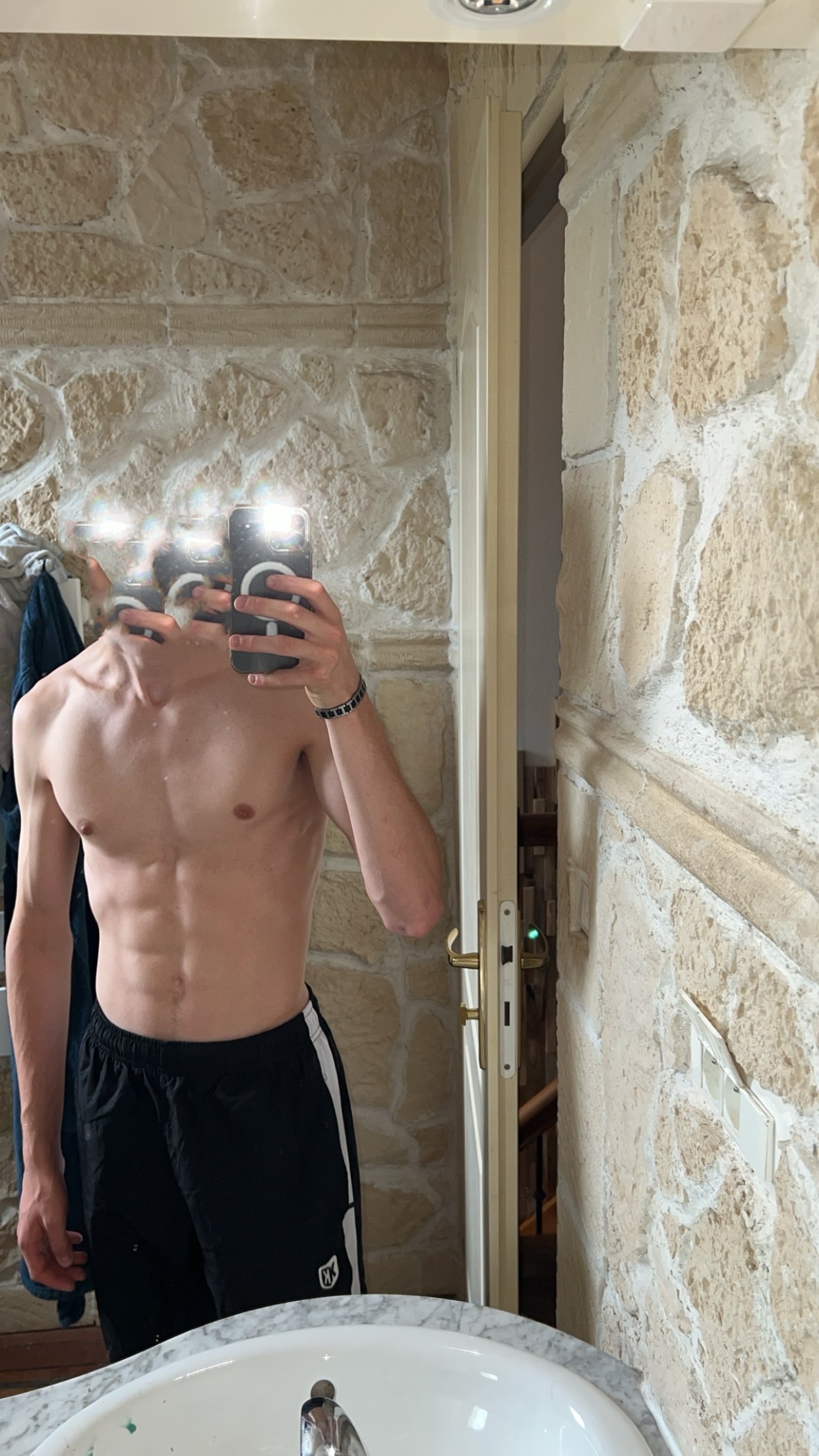 Profil de Kimani, 19 ans, Trav à Leithum